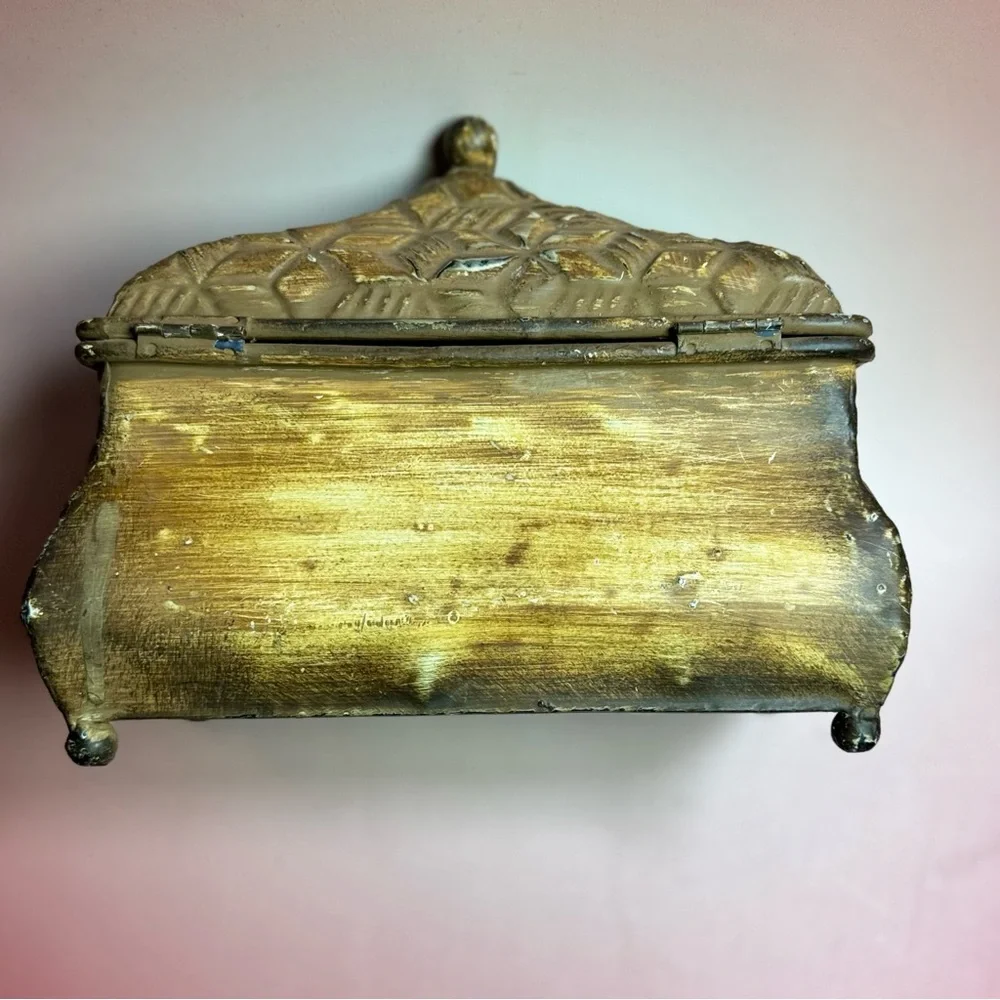 Vintage 90’s Metal Distressed Rustic Keepsake Box